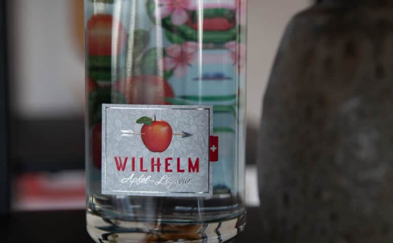 swiss apple liqueur wilhelm 20%
